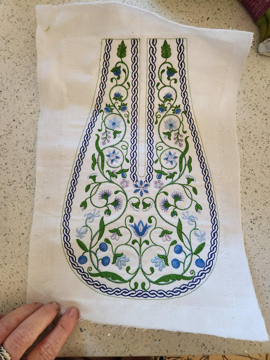 18th Century Pocket - Intertwining Flowers