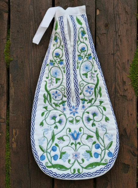 18th Century Pocket - Intertwining Flowers